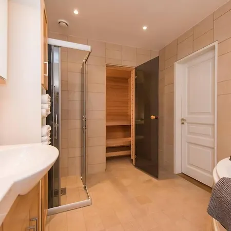 Lägenhet - Luxury 3 Bedroom, Sauna, Views *