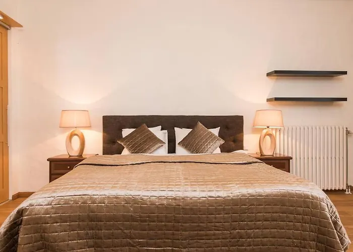 - Luxury 3 Bedroom, Sauna, Views טאלין