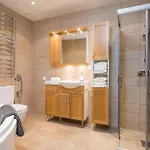 - Luxury 3 Bedroom, Sauna, Views Apartament Tallin